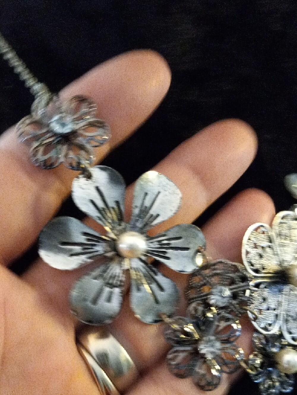 Vintage Silver Floral & Pearl Centers Necklace with White Pearl Studs - Picture 3 of 9
